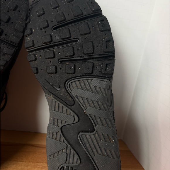 Nike Women's Black Athletic Shoes - Picture 5 of 16